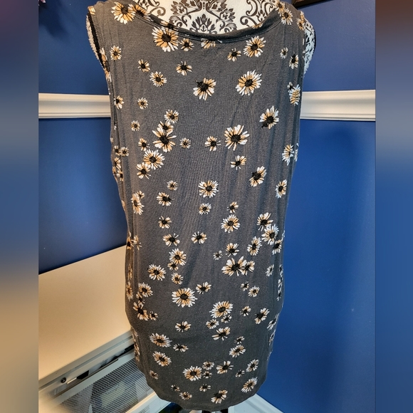 Maurices tank top Size L Sunflowers - Picture 2 of 3